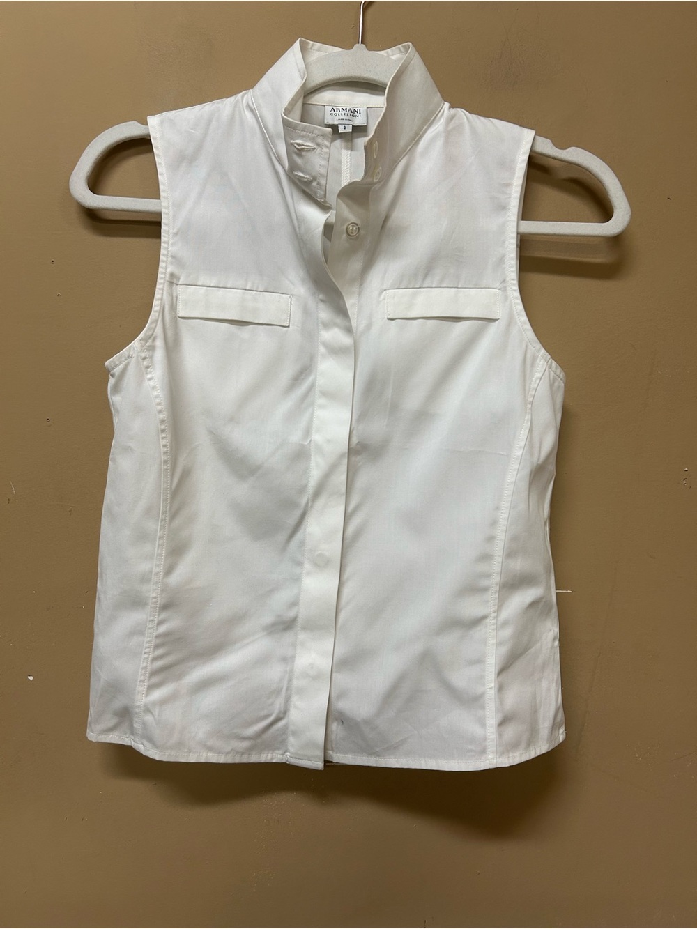Armani Collezioni Mock Neck Sleeveless White Button Up Shirt Blouse Size 2 Italy